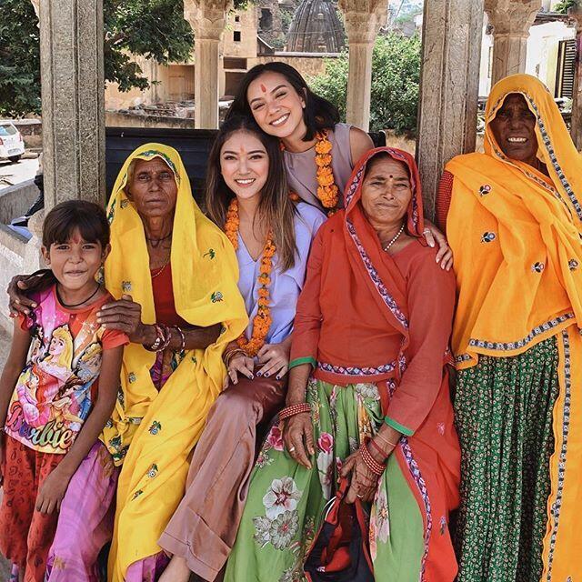 9 Potret Serunya Liburan Nazla Alifa & Dindra Nashriyah di India!