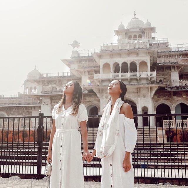 9 Potret Serunya Liburan Nazla Alifa & Dindra Nashriyah di India!