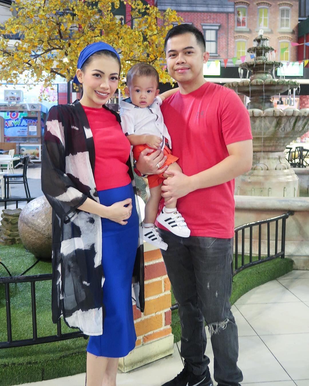 Hamil Anak Kedua, 10 Potret Bahagia Keluarga Kezia Karamoy