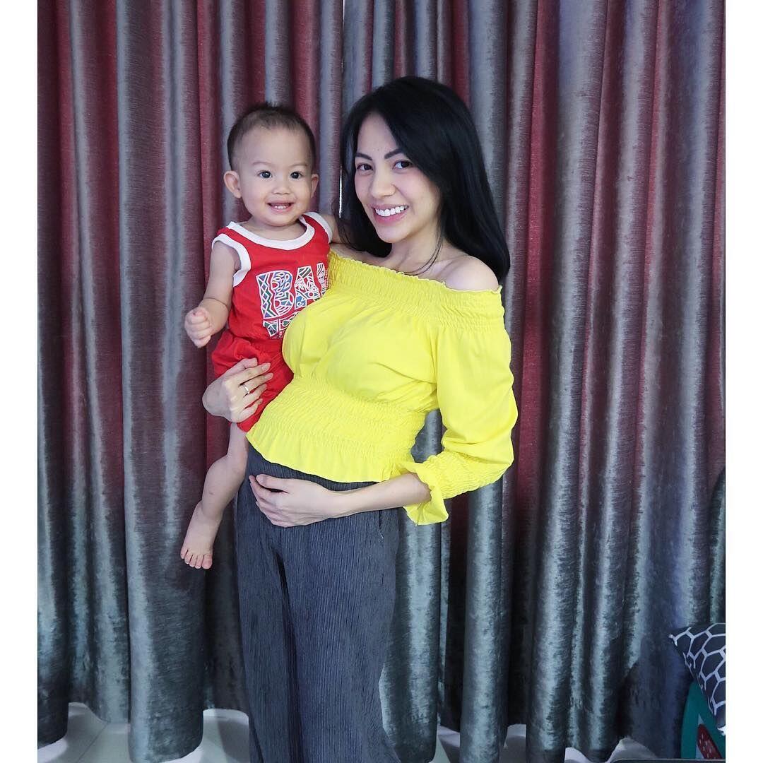 Hamil Anak Kedua, 10 Potret Bahagia Keluarga Kezia Karamoy