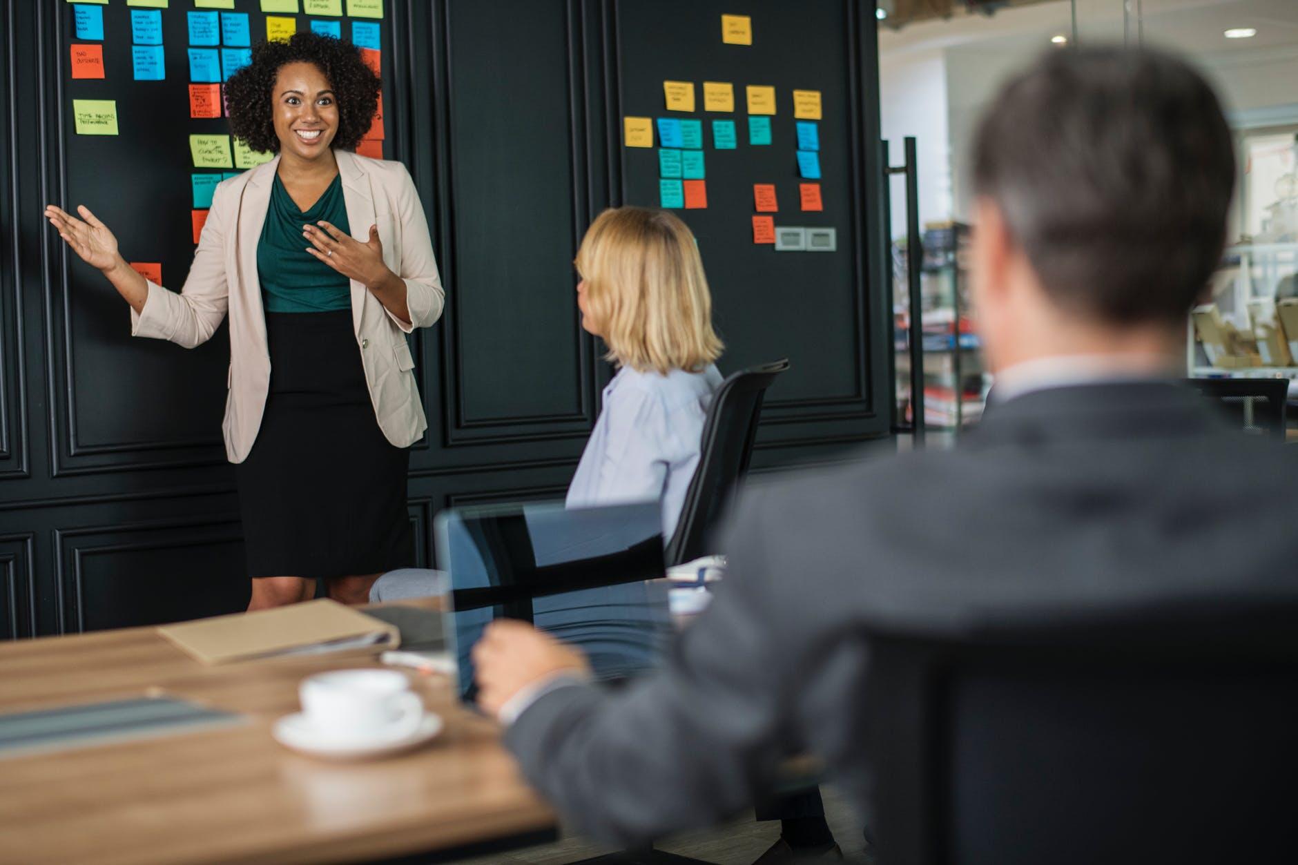 5 Tips Latihan Public Speaking Biar Pede Saat Melakukan Presentasi