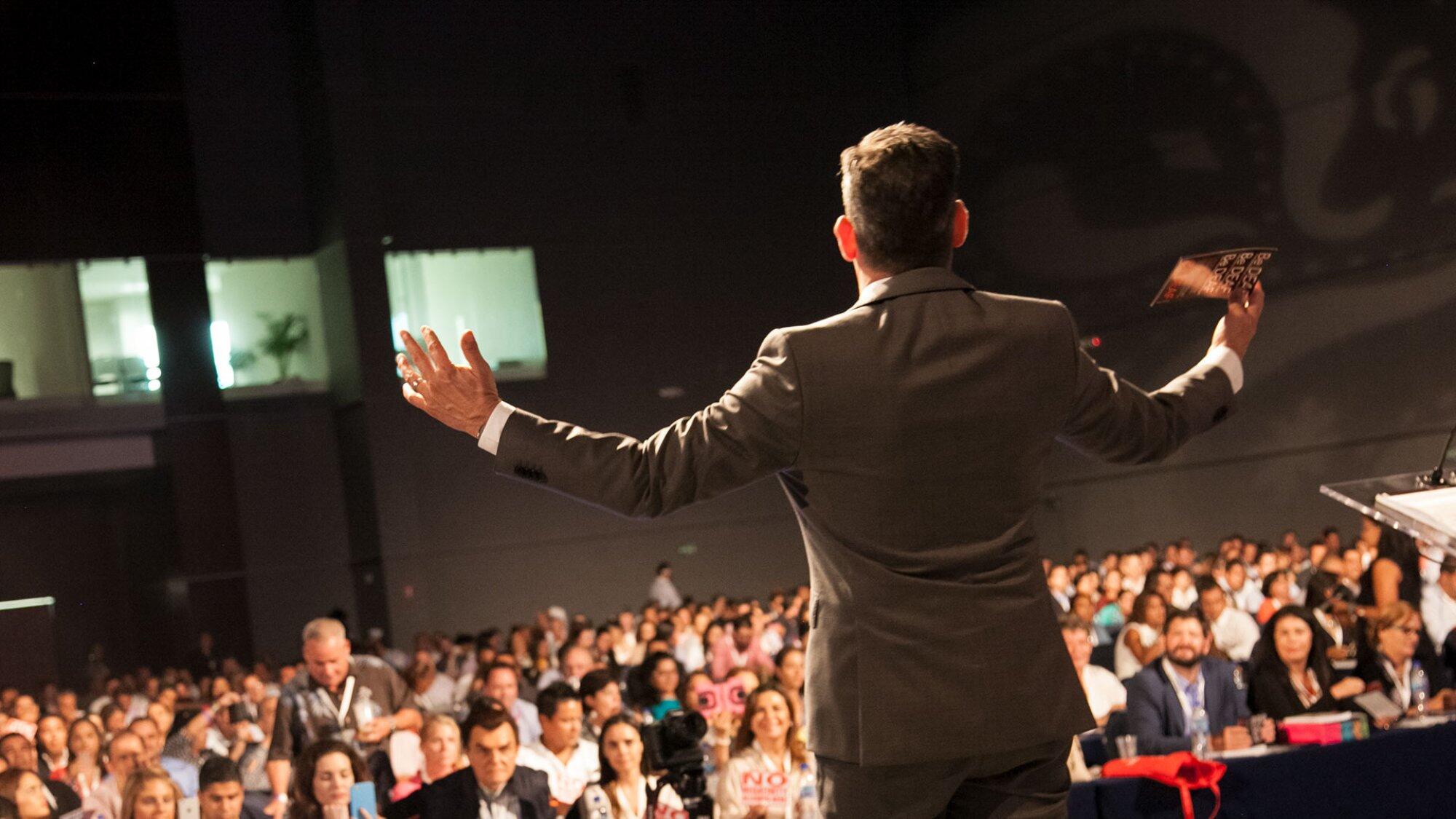 5 Tips Latihan Public Speaking Biar Pede Saat Melakukan Presentasi