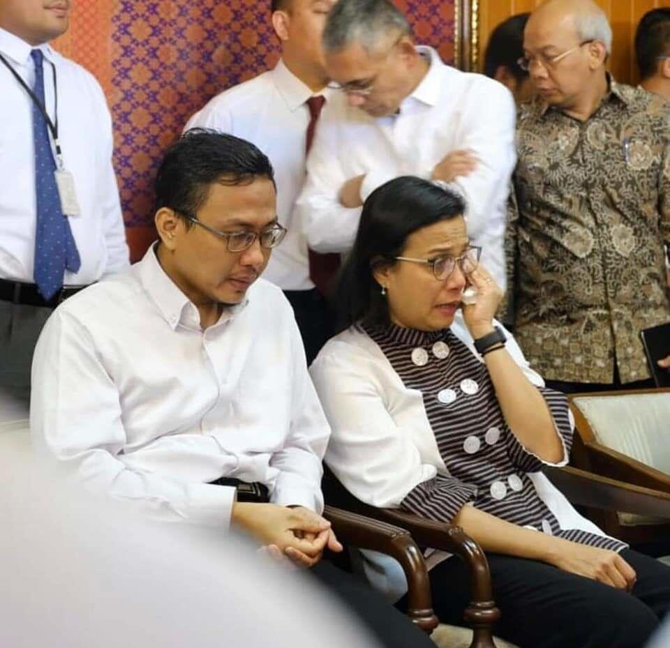 Tangis Sri Mulyani Pecah Saat Temui Keluarga Korban Lion Air