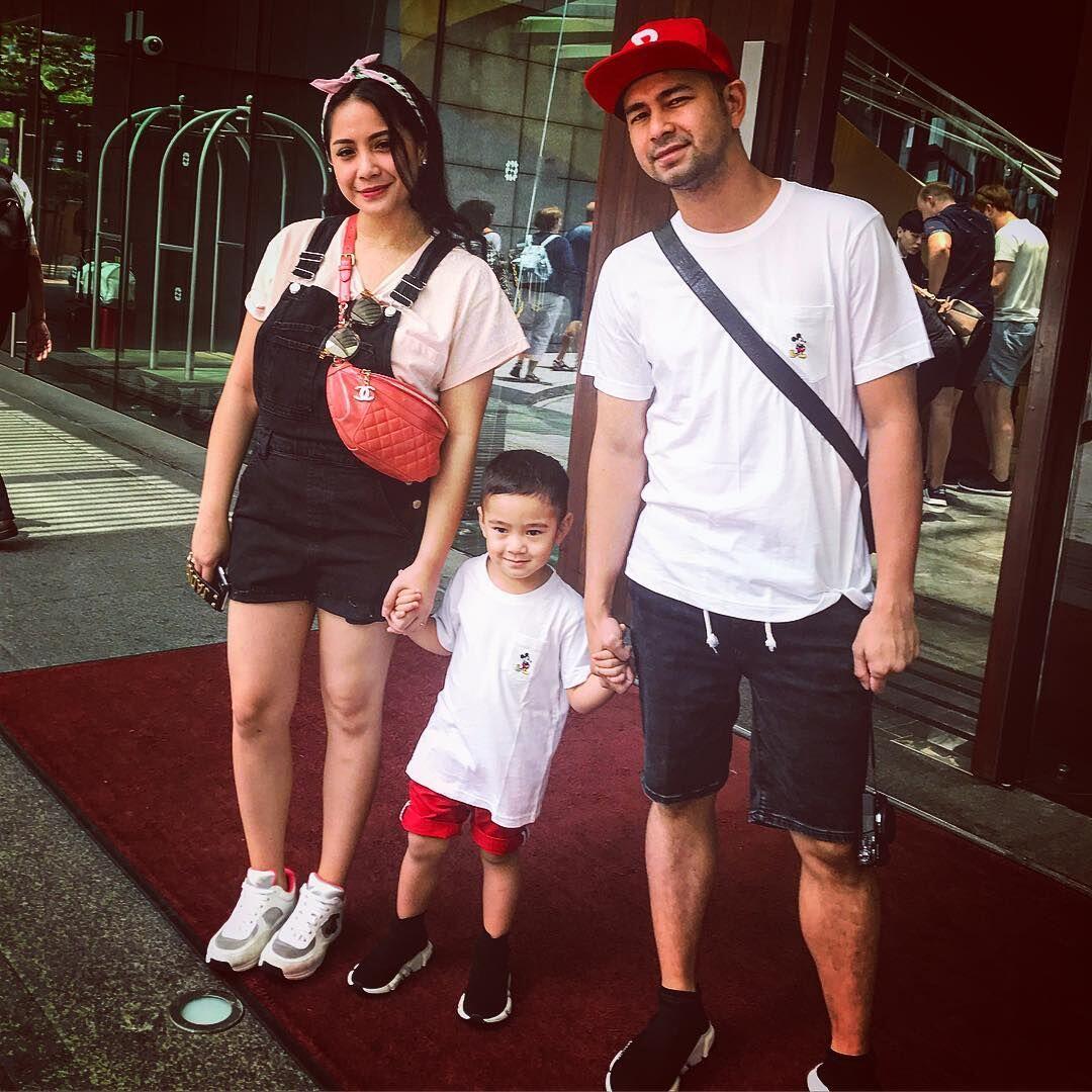 8 Gaya Fashion Cetar dengan Outfit Berkelas ala Nagita Slavina