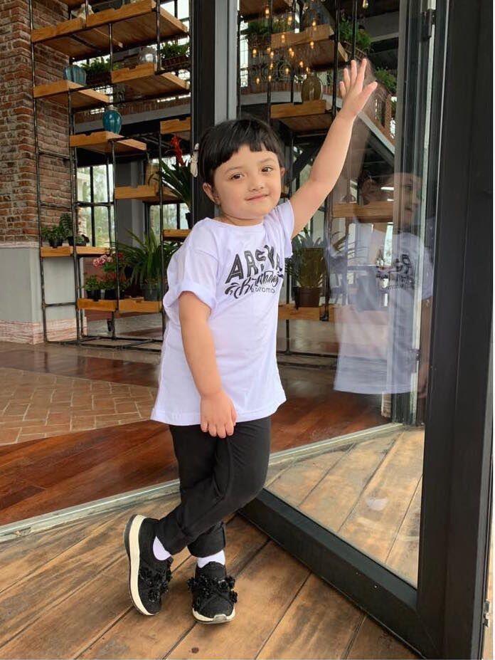 10 Momen Ultah ke-2 Arsya Hermansyah di Bromo, Kekeluargaan Banget!