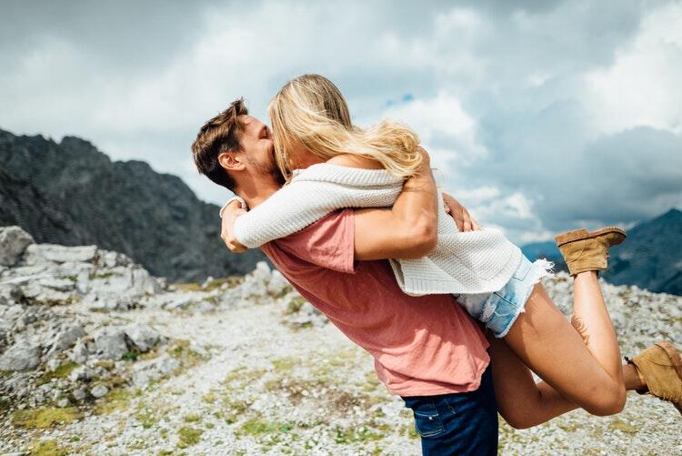 Duh Jangan Asal Meniru Bokep, 10 Posisi Seks Ini Ternyata Berbahaya!