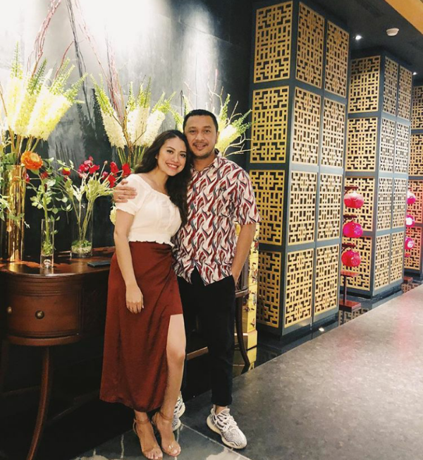 10 Potret Cynthia Riza, Istri Giring Ganesha yang Kayak Masih Gadis
