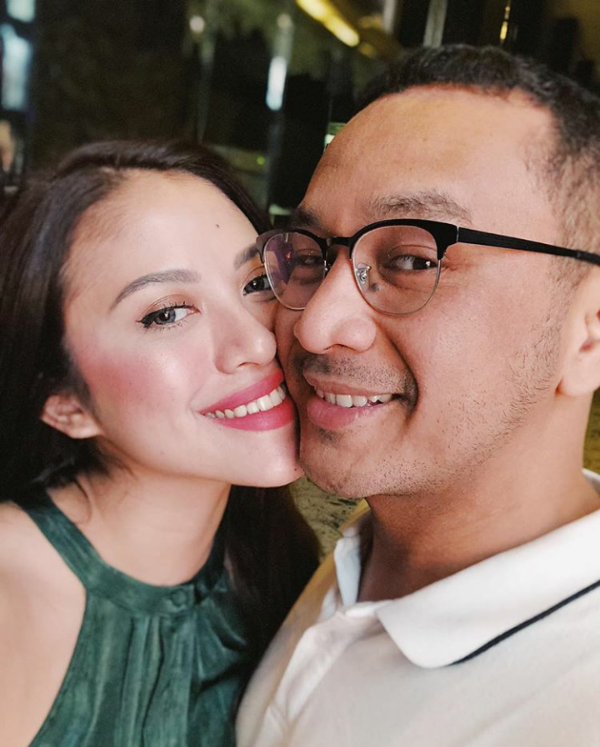 10 Potret Cynthia Riza, Istri Giring Ganesha yang Kayak Masih Gadis