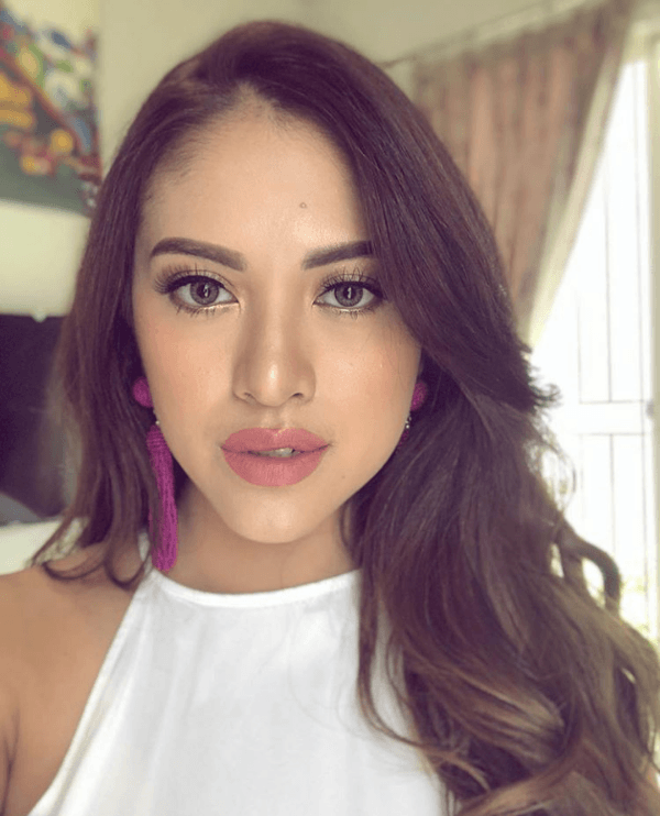 10 Potret Cynthia Riza, Istri Giring Ganesha yang Kayak Masih Gadis