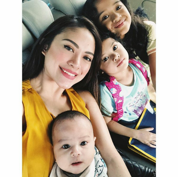 10 Potret Cynthia Riza, Istri Giring Ganesha yang Kayak Masih Gadis