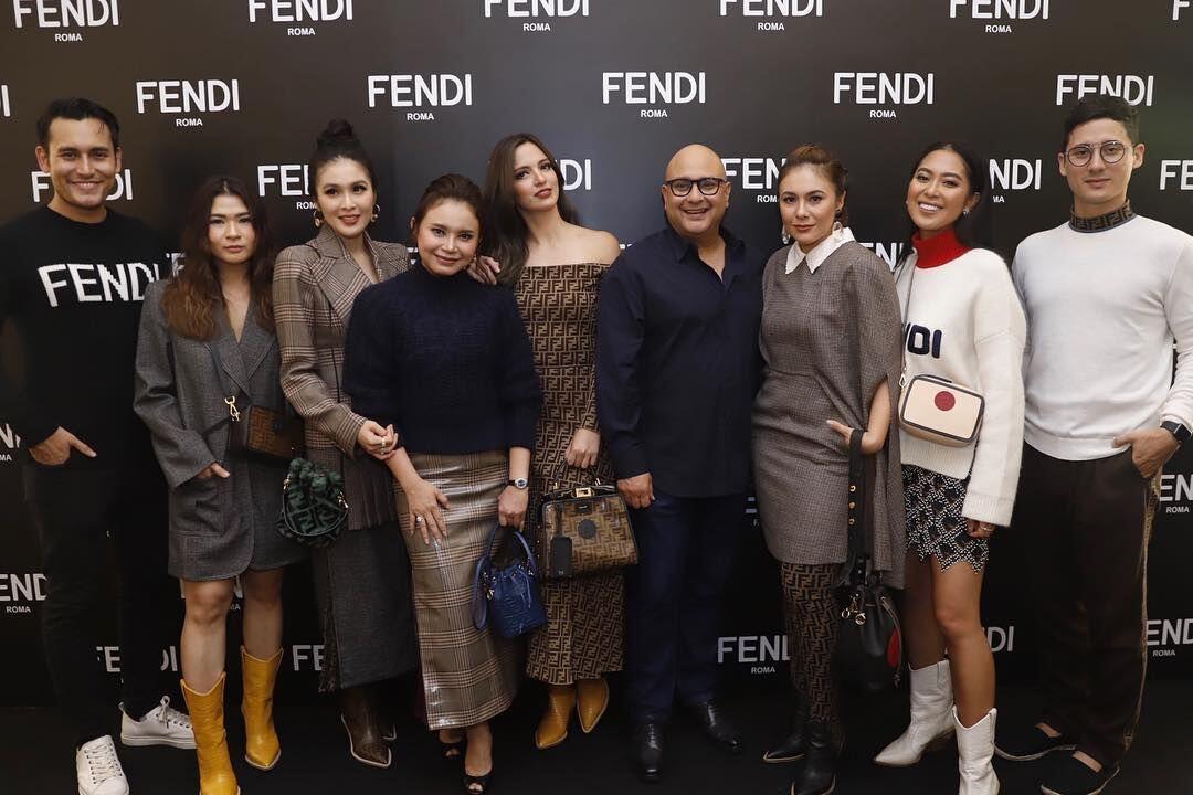 Populer Banget, 10 Kedekatan Irwan Mussry dengan Banyak Seleb