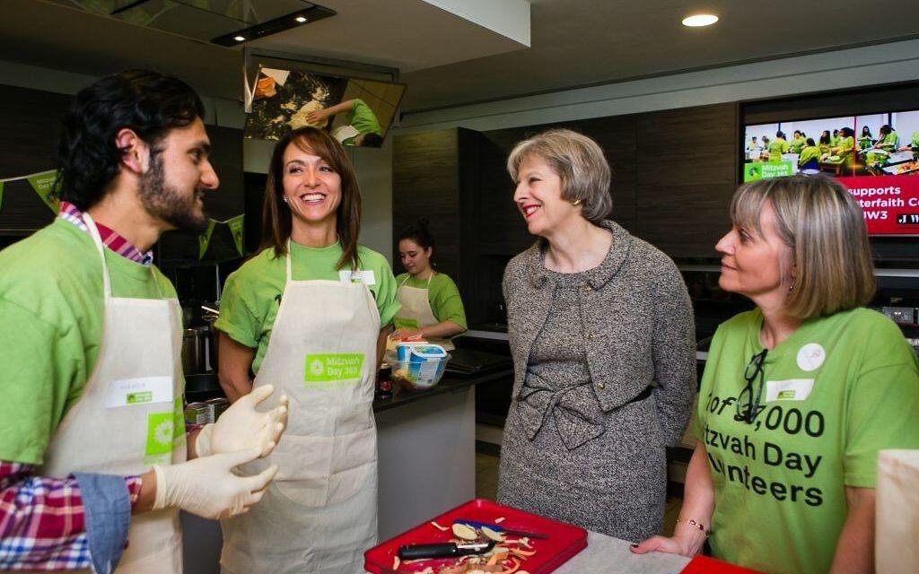5 Perilaku Positif Theresa May yang Bisa Banget Dicontoh
