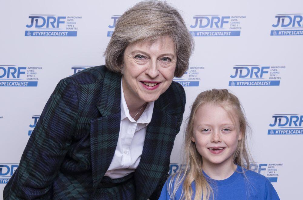 5 Perilaku Positif Theresa May yang Bisa Banget Dicontoh