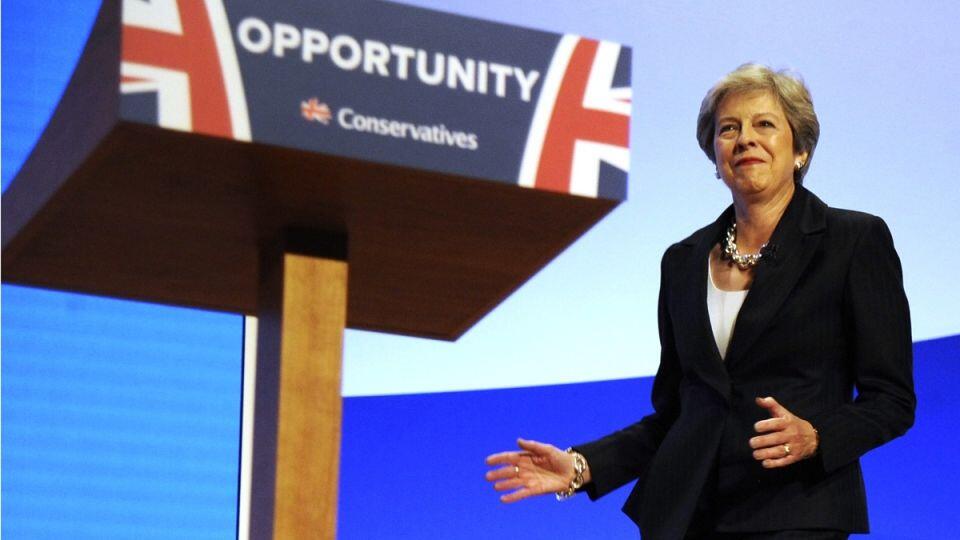 5 Perilaku Positif Theresa May yang Bisa Banget Dicontoh