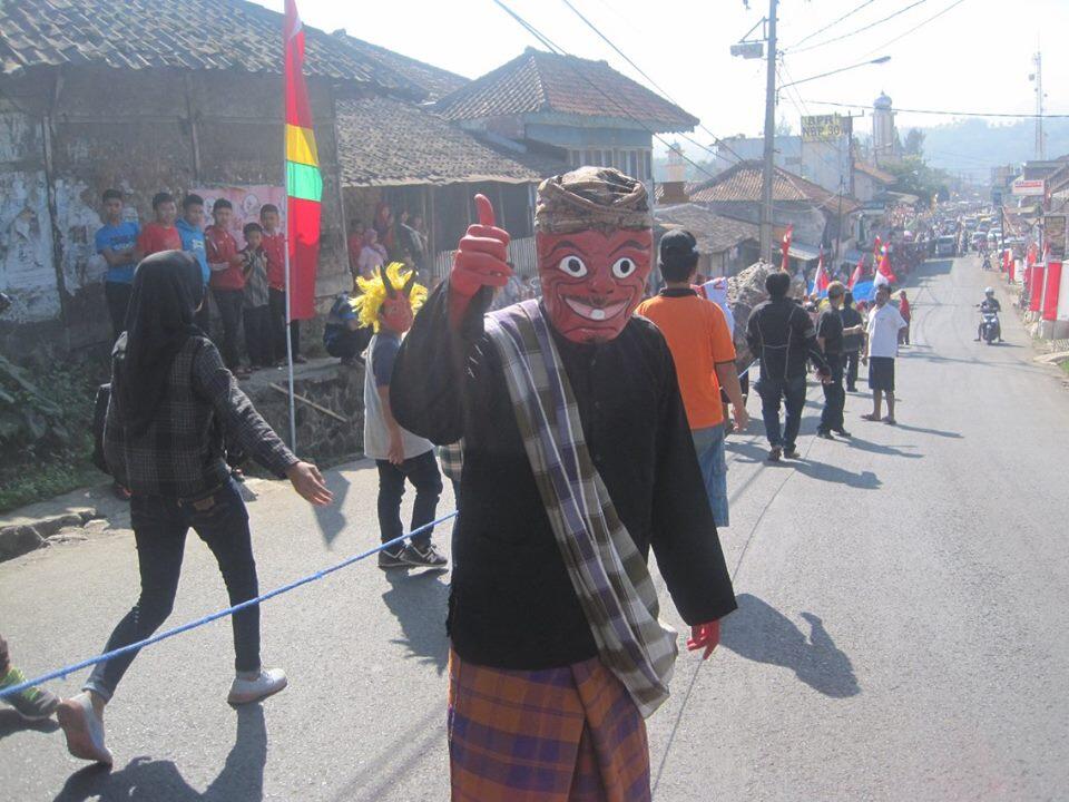 (Sumpah Pemuda Versi Gue) dengan melestarikan karakter asli indonesia 