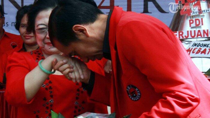 Sebut Politikus Sontoloyo, Jokowi Tunjuk Hidung Sendiri