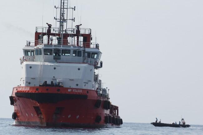 Pencarian Korban dan Puing Pesawat Diperluas