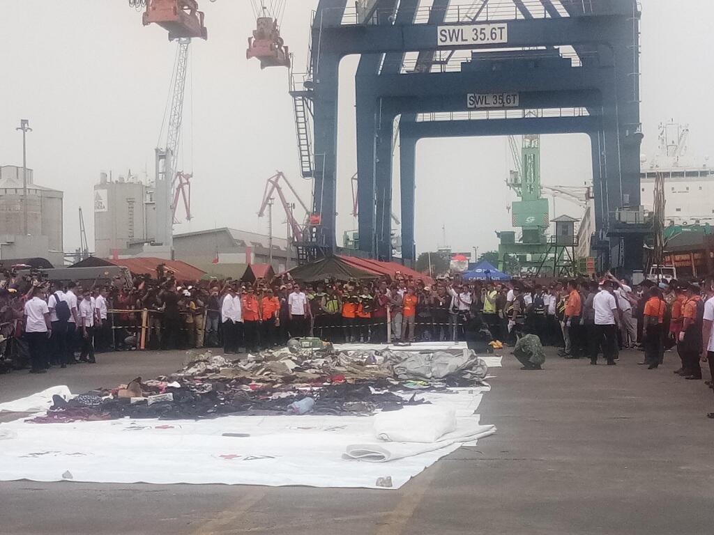 Jokowi Tinjau Evakuasi Korban JT610