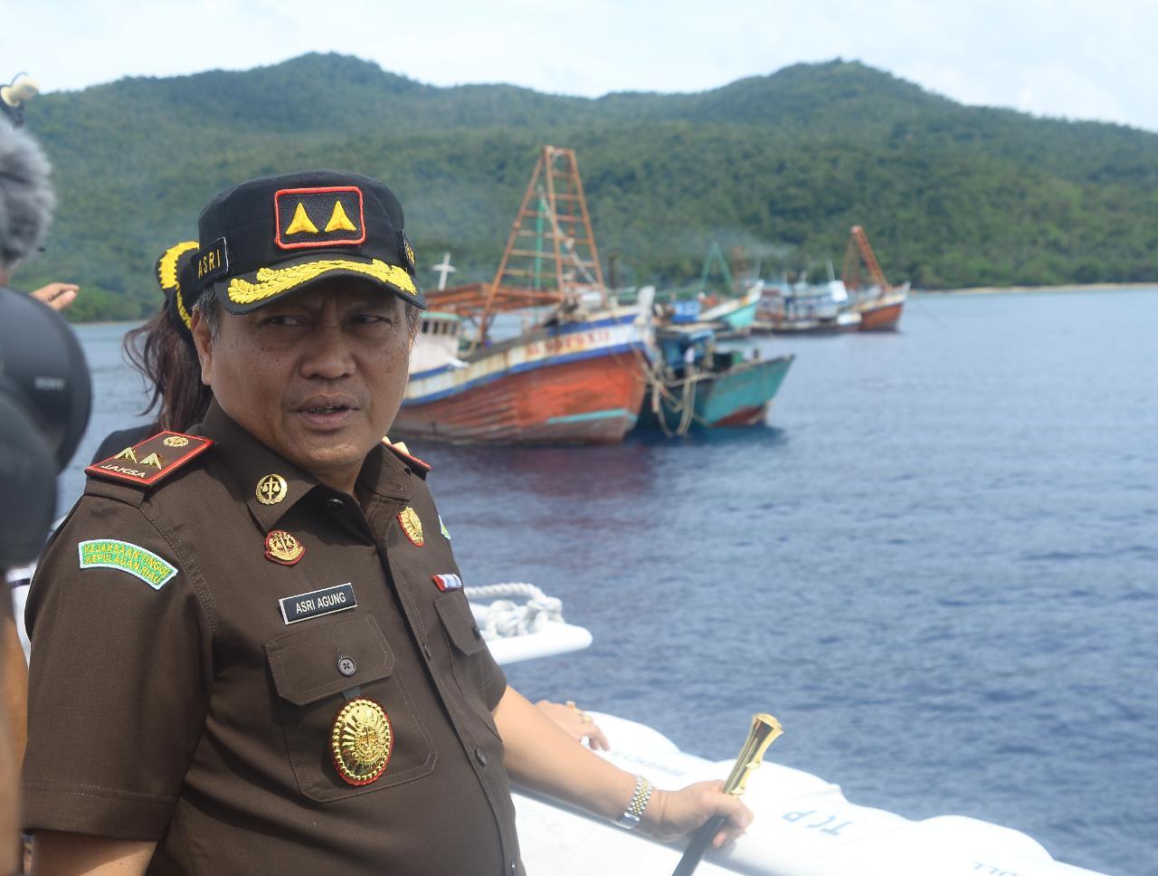 Kajati Teropong Proses Penengelaman 26 Kapal Dari Atas Kapal MV. Indra Perkasa 159