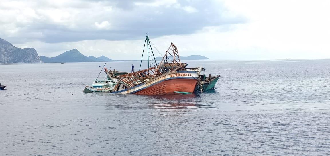Kajati Teropong Proses Penengelaman 26 Kapal Dari Atas Kapal MV. Indra Perkasa 159