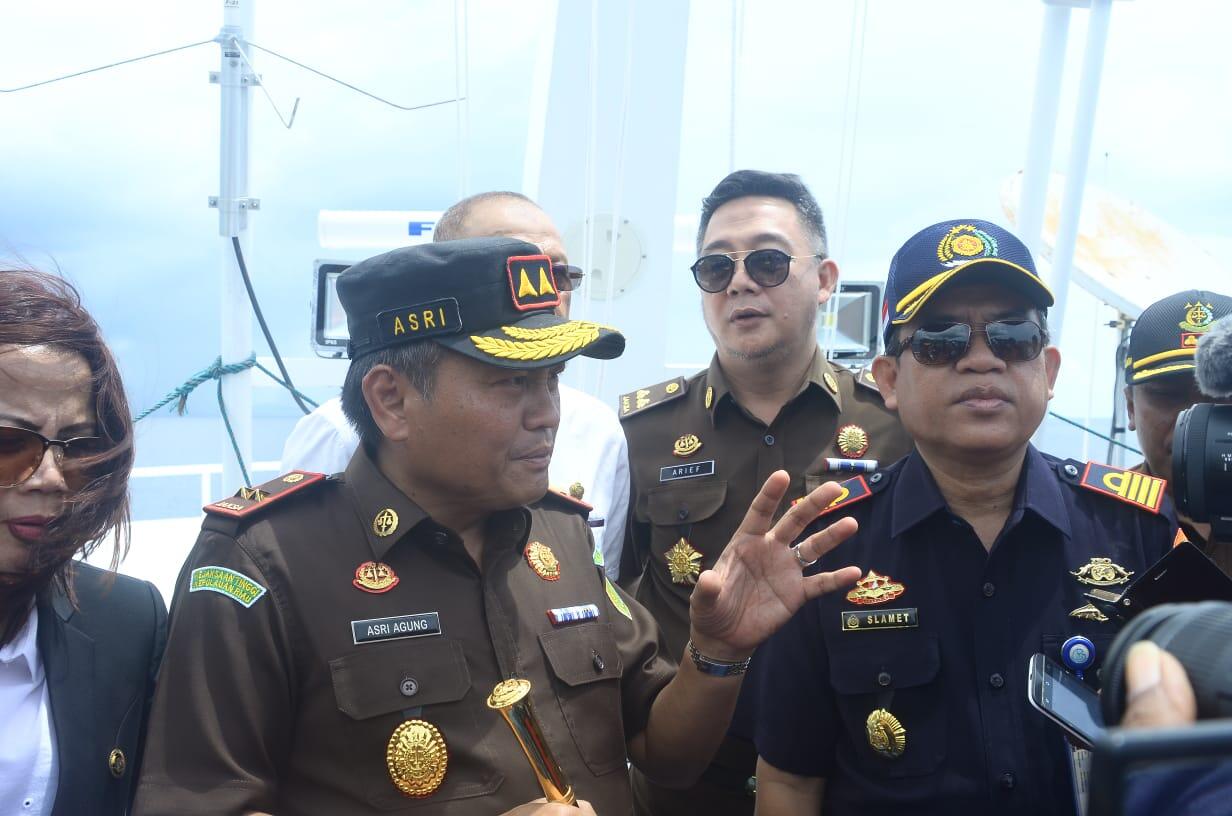 Kajati Teropong Proses Penengelaman 26 Kapal Dari Atas Kapal MV. Indra Perkasa 159