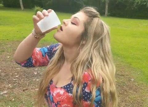Beranikah Kamu Minum Air Kencing Anjing Hanya Untuk Perawatan Wajah ?