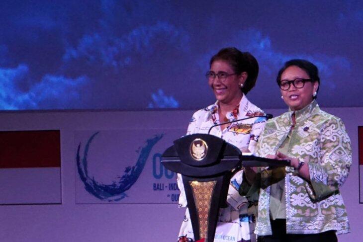 Kenakan Batik Ikan, Menteri Susi Buka Our Ocean Conference di Bali
