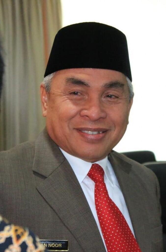GUBERNUR ISRAN KLARIFIKASI SOAL UNDANGAN DAN BENDERA HTI