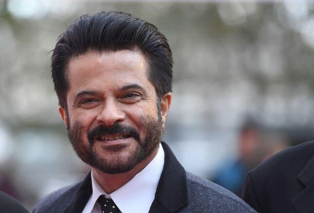 7 Aktor Bollywood Ini Memainkan Peran yang Tidak Sesuai dengan Usia