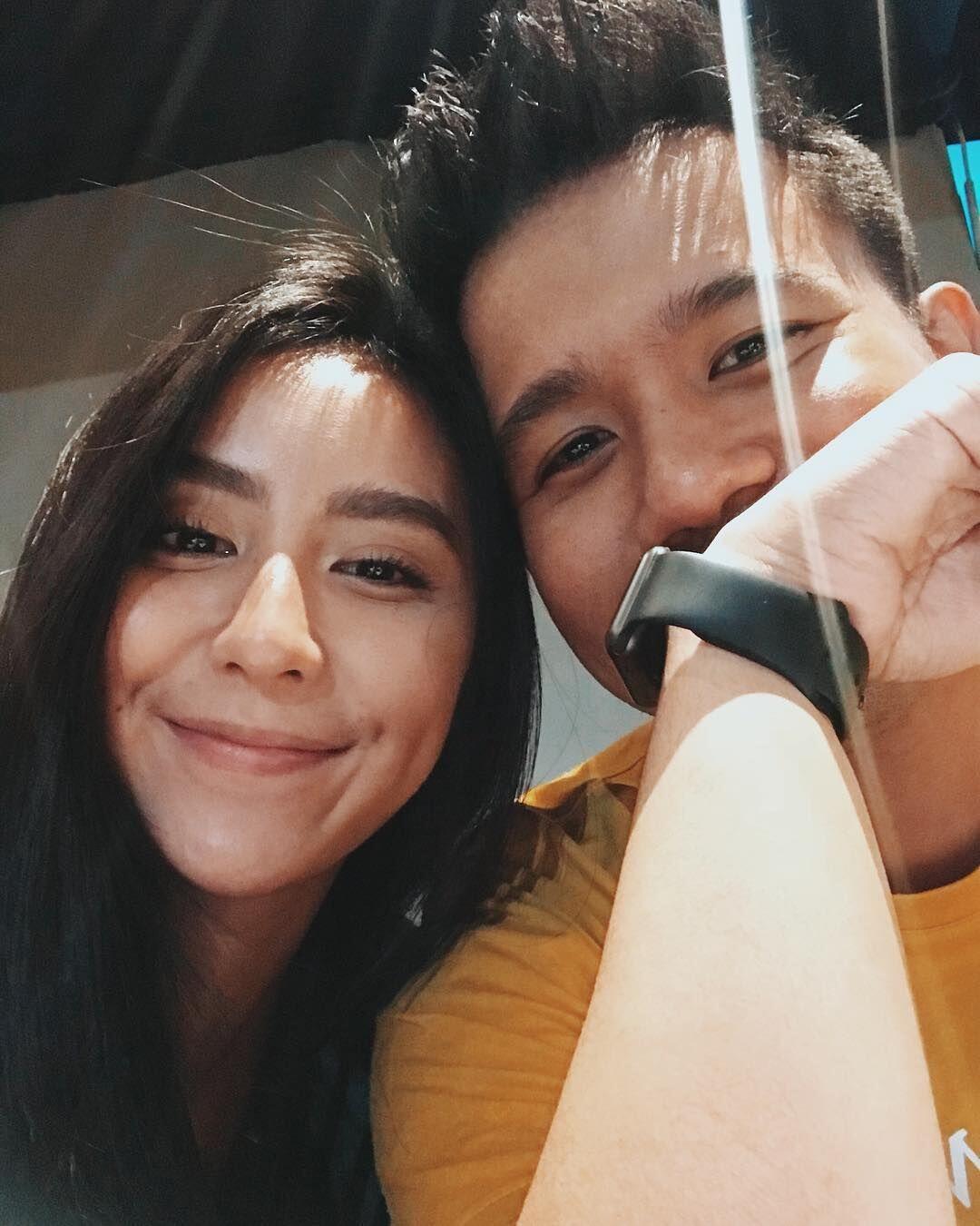 Makin Mesra, Inilah 10 Potret Manis Joshua Suherman dan Clairine