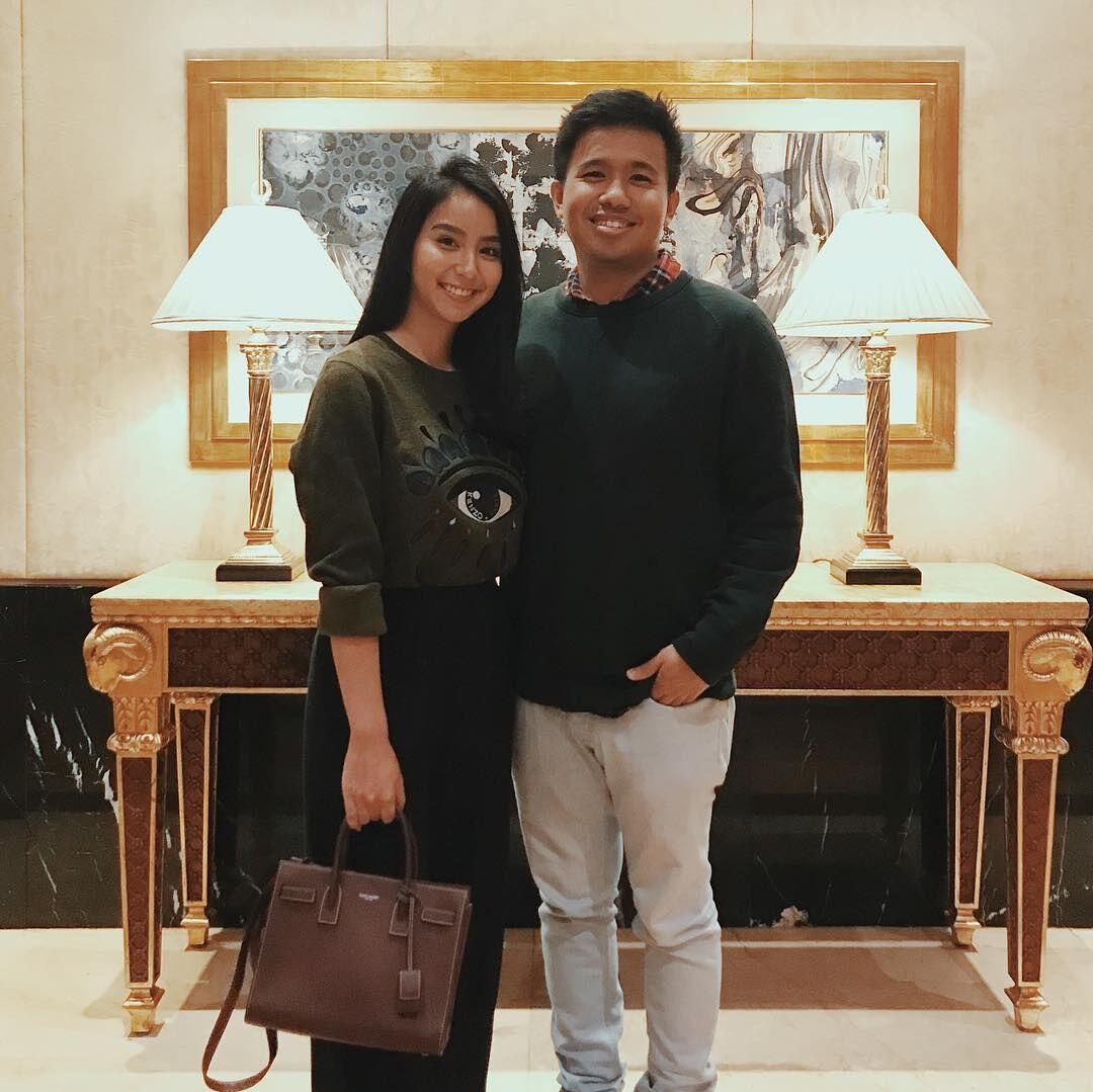 Makin Mesra, Inilah 10 Potret Manis Joshua Suherman dan Clairine