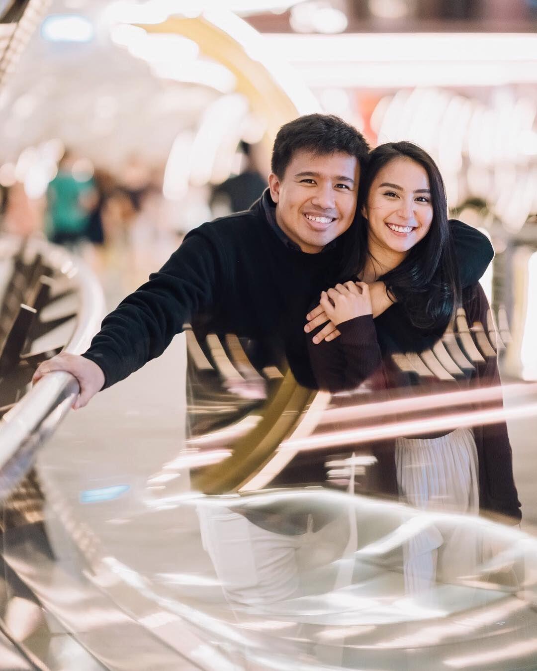 Makin Mesra, Inilah 10 Potret Manis Joshua Suherman dan Clairine