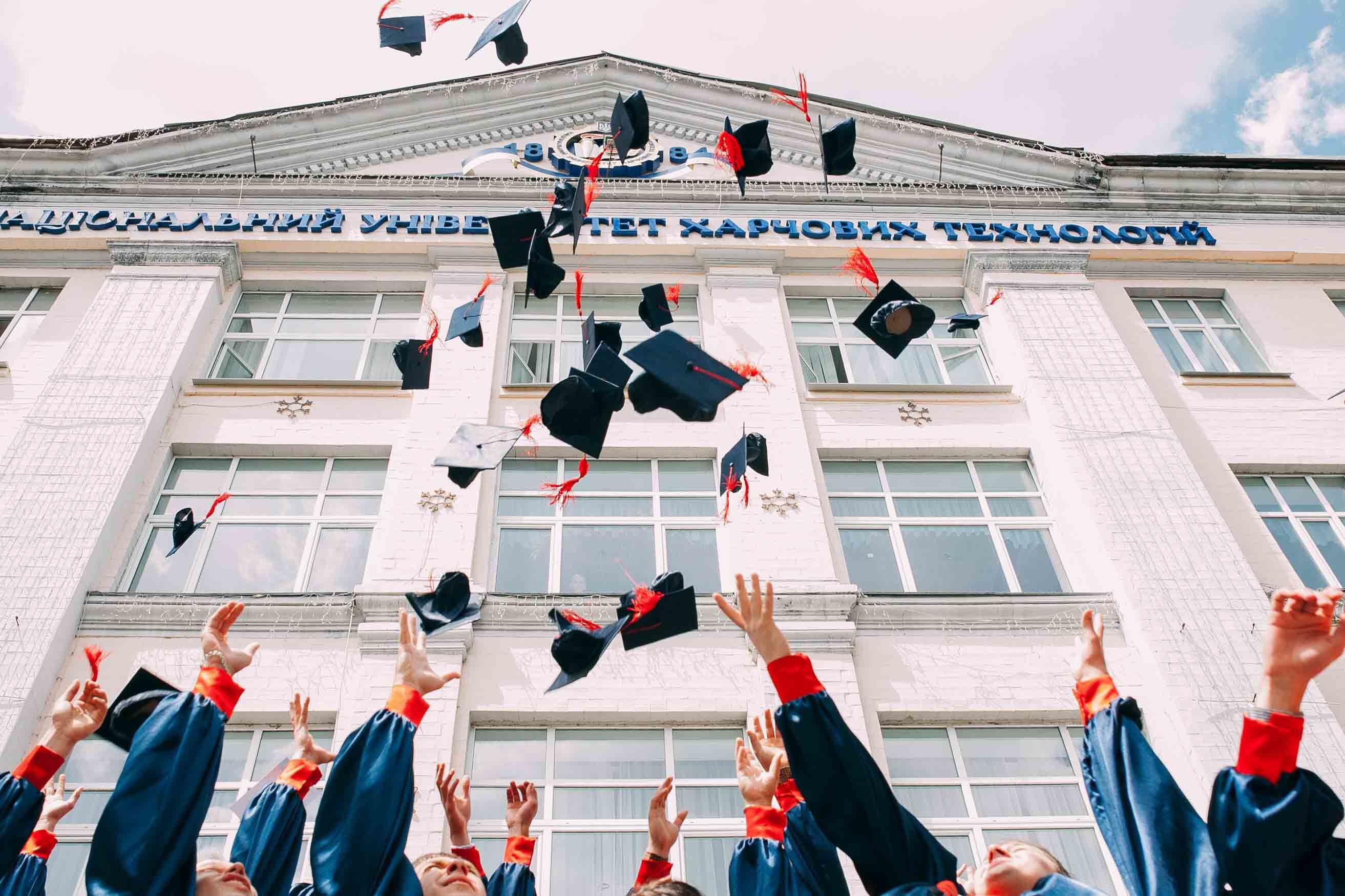 6 Perbedaan Sistem Seleksi Masuk Universitas di Amerika dan di Inggris