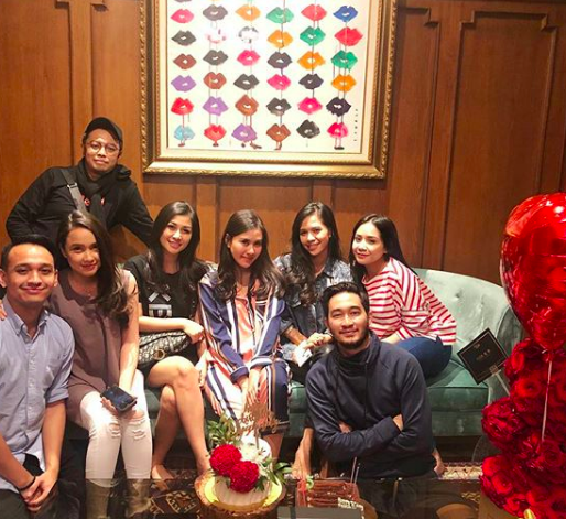 10 Potret Seru Kejutan Ultah Syahnaz dari Nagita Slavina dan Keluarga