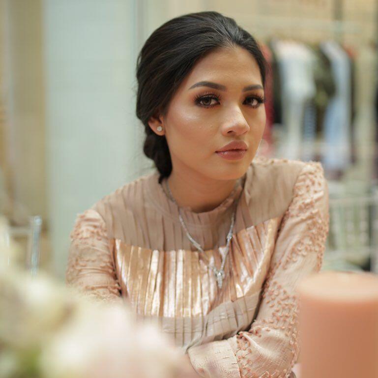 Makin Memesona, Ini 10 Foto Kehamilan Selly Wilson yang Curi Perhatian