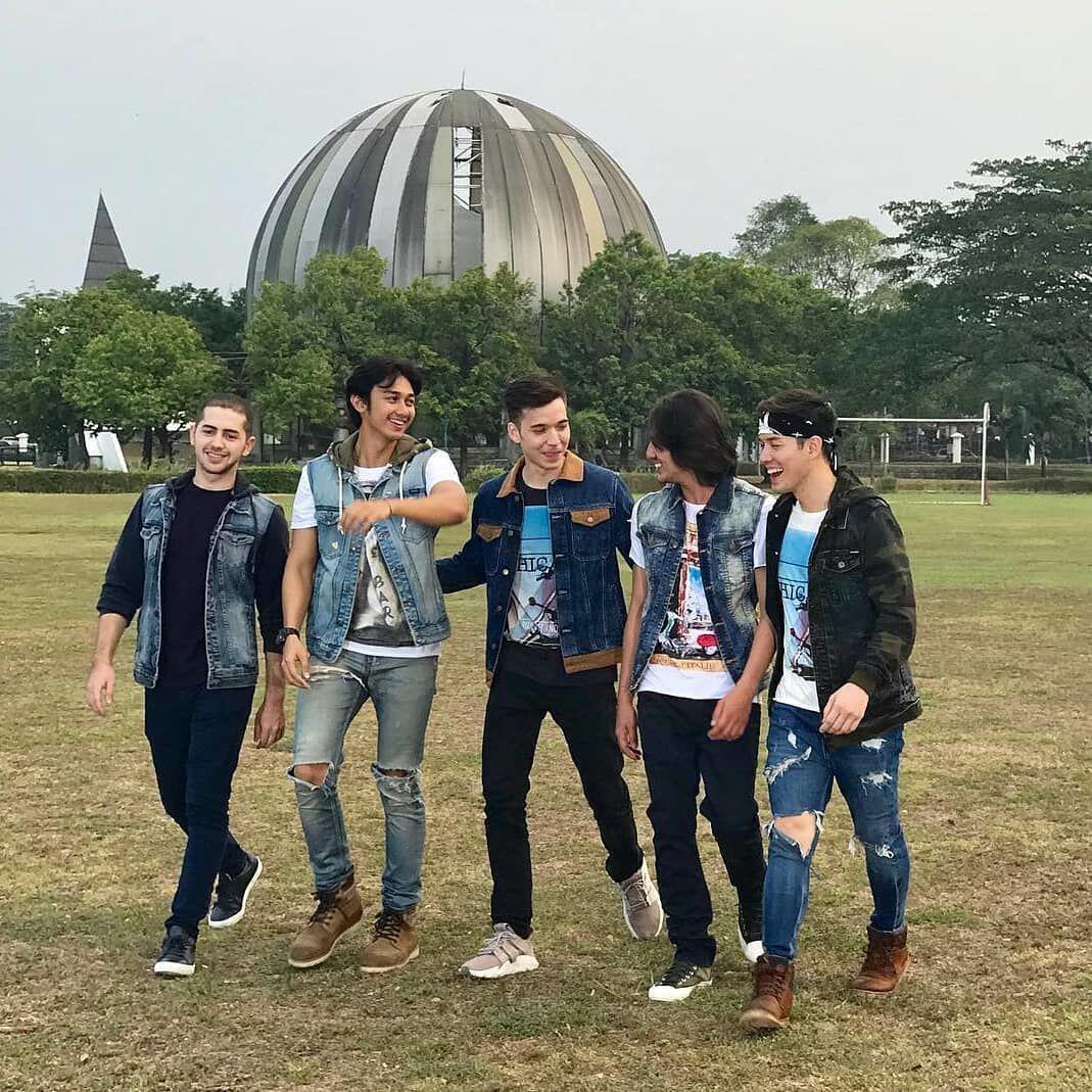 Bak Keluarga, Ini 10 Potret Kedekatan Pemain Sinetron Anak Langit