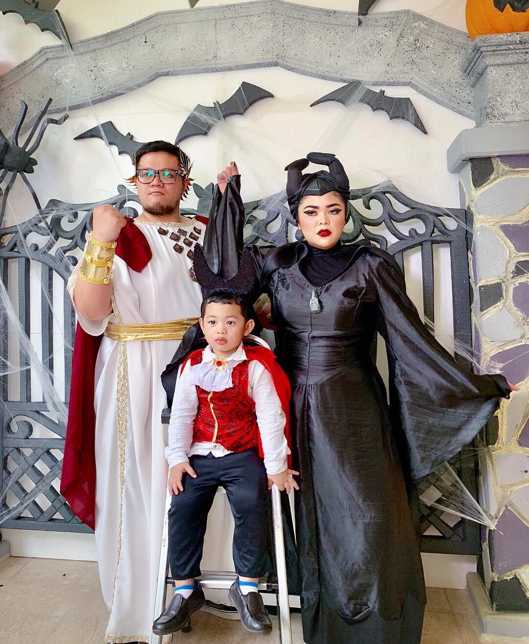 10 Kostum Halloween Pasangan yang Terunik, Referensi untuk Besok Malam