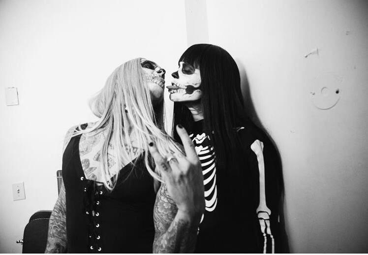 10 Kostum Halloween Pasangan yang Terunik, Referensi untuk Besok Malam