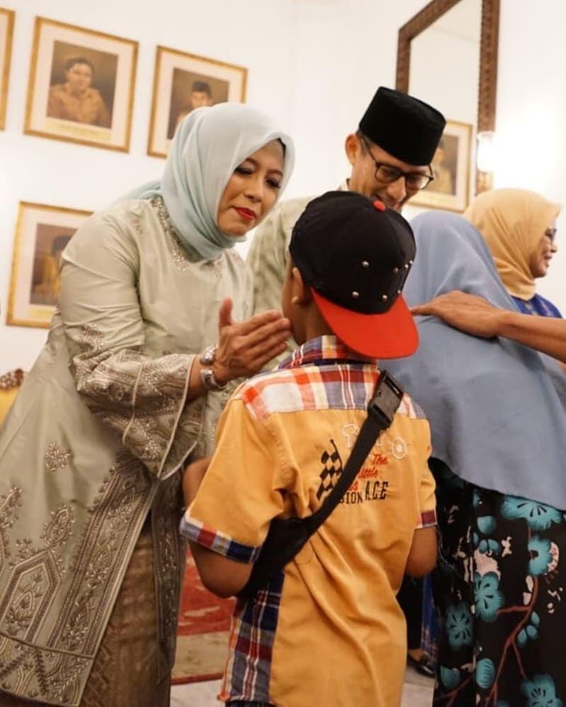 Tak Selalu Mulus & Mewah, 7 Pelajaran Cinta Sandiaga Uno dan Istri