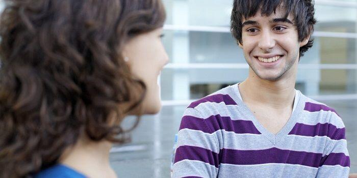 7 Alasan Introvert Memilih Pasif Di Hadapan Orang yang Baru Dikenal
