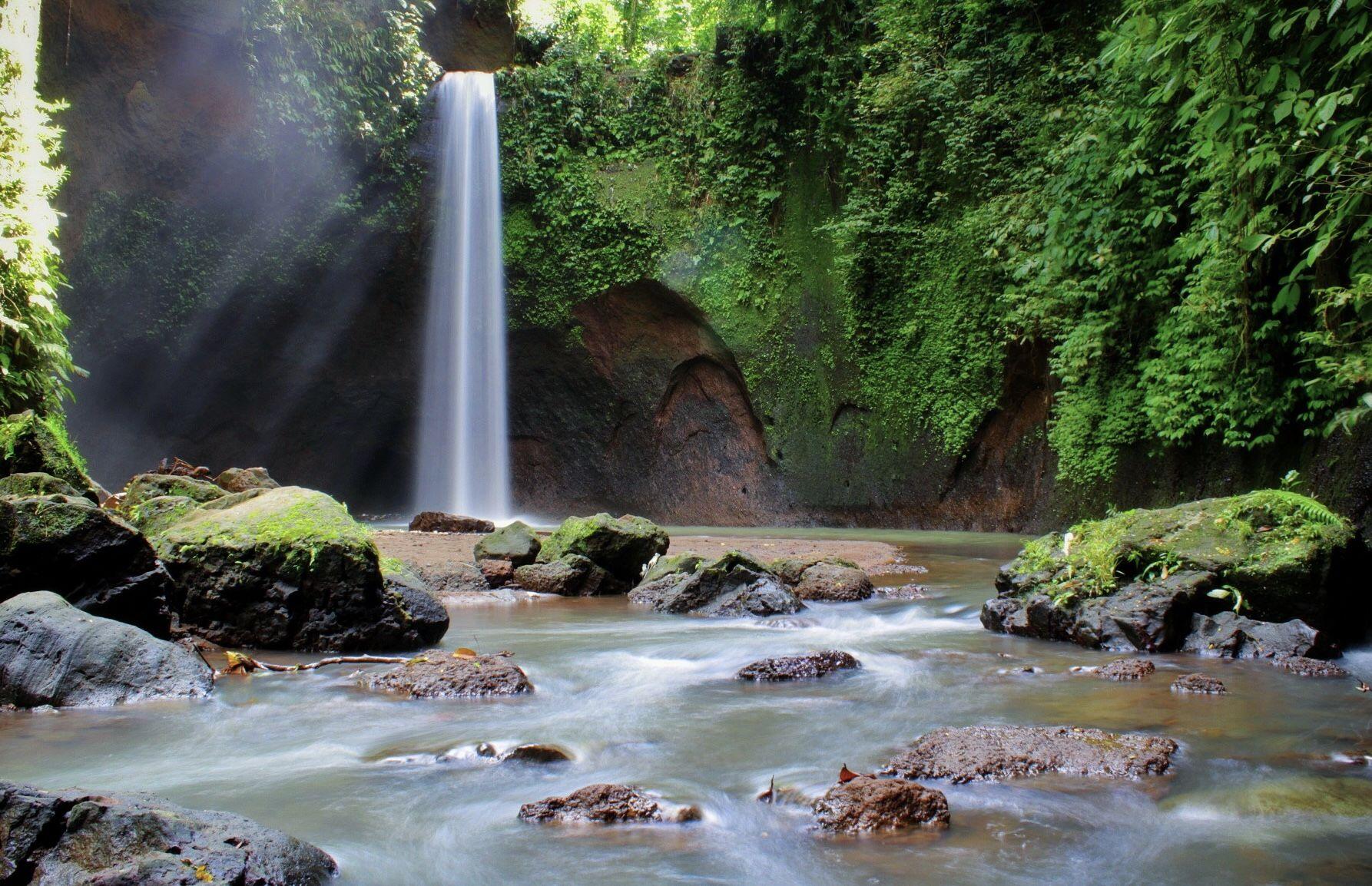 Setelah Pantai, Kamu Wajib Kunjungi 5 Air Terjun di Bali Ini!