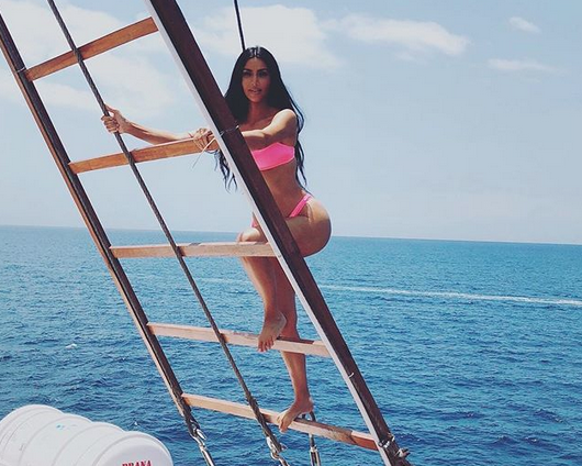 Tajir! Kim Kardashian Habiskan Rp4,5 Miliar Buat Liburan di Bali