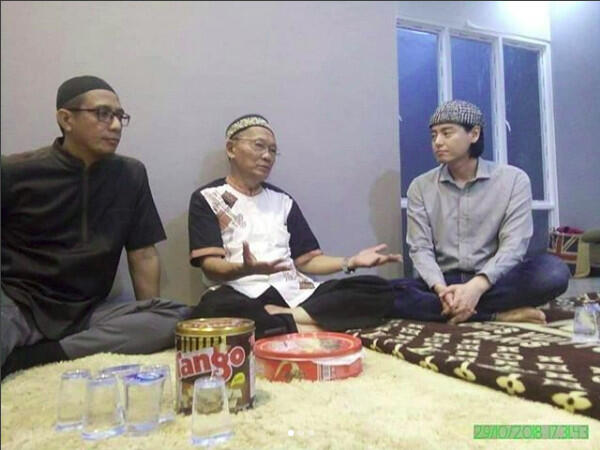 Subhanallah... Ini Cerita Tersembunyi di Balik Keputusan Roger Danuarta Jadi Mualaf