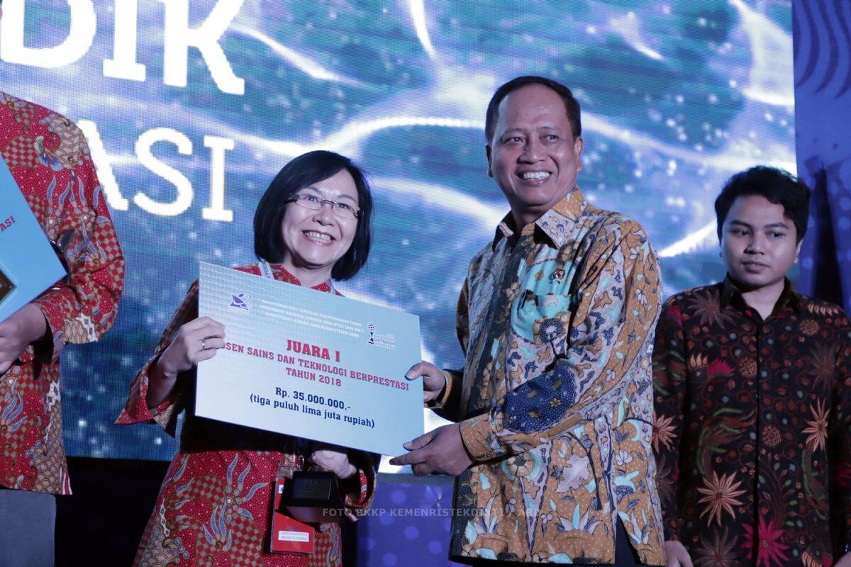 Kemenristekdikti Apresiasi Dosen dan Tenaga Pendidik Berprestasi