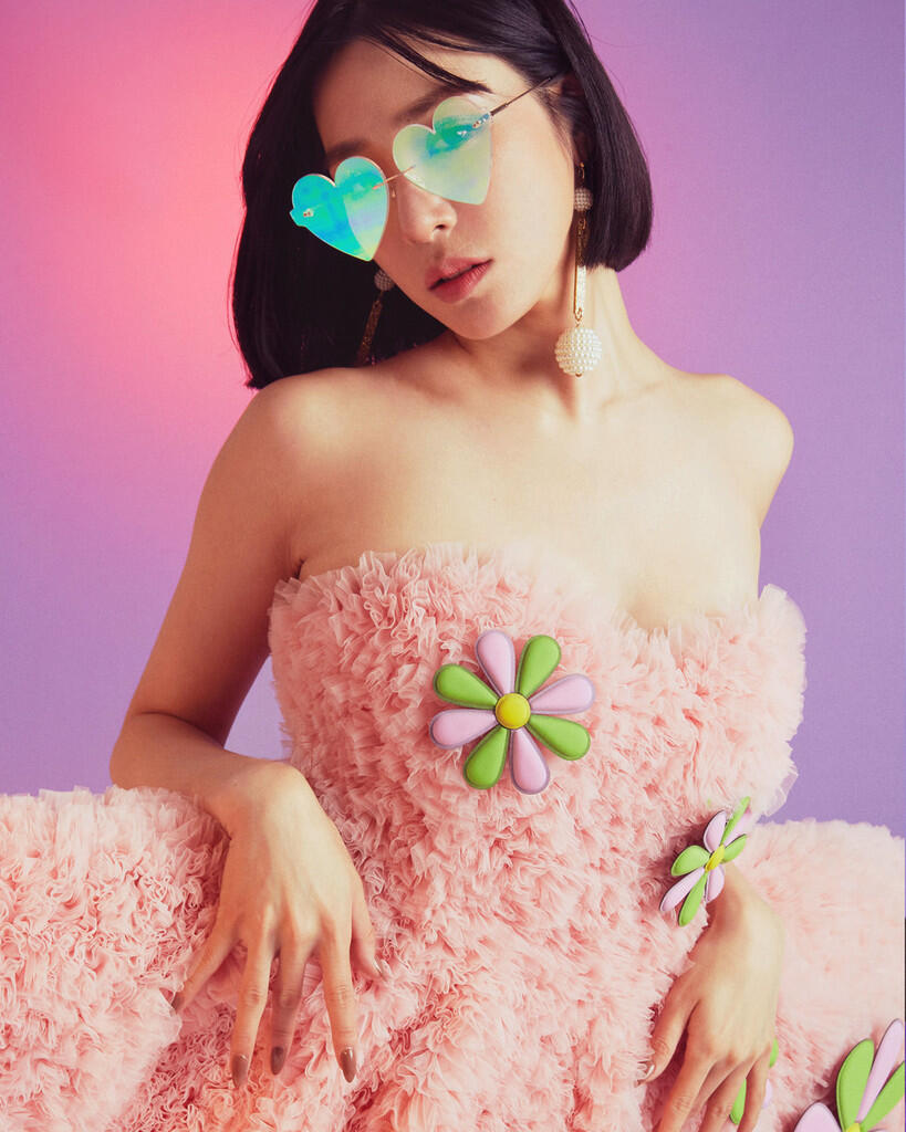 Intip Foto-foto Tiffany Young untuk Paper Magazine: Cantik nan Menggoda