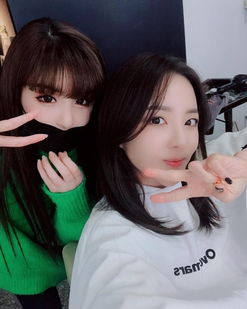 Park Bom dan Sandara Park Reunian Lewat Foto Instagram