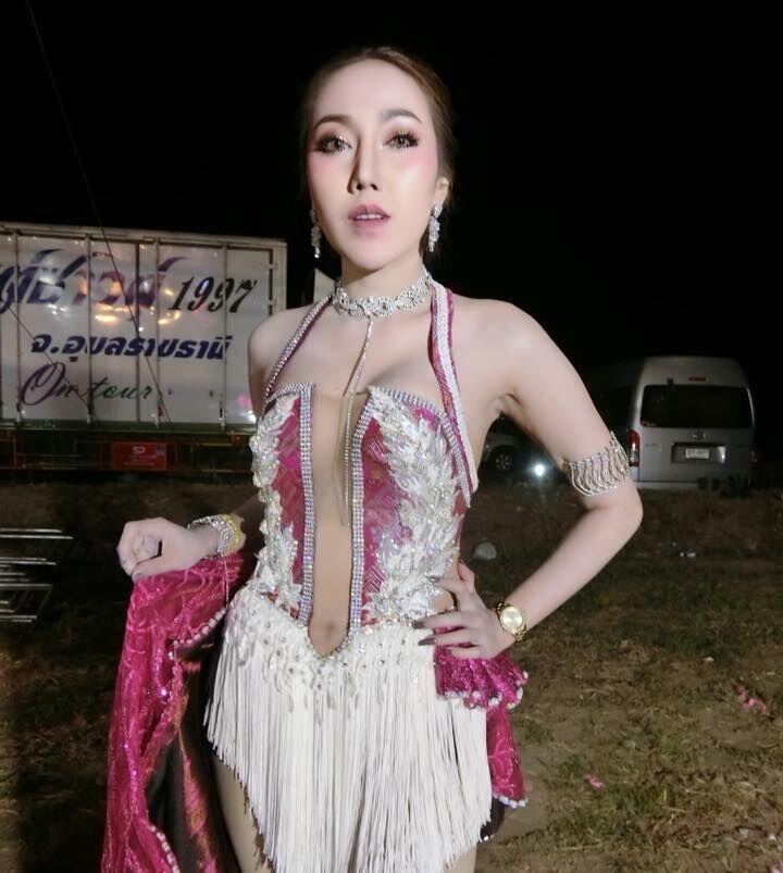 11 Potret Manis Penappa Naebchid yang Viral Lewat Lagu "Wik Wik Wik"