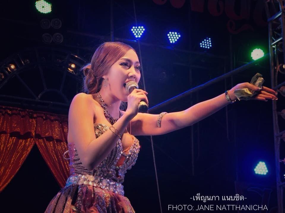 11 Potret Manis Penappa Naebchid yang Viral Lewat Lagu "Wik Wik Wik"