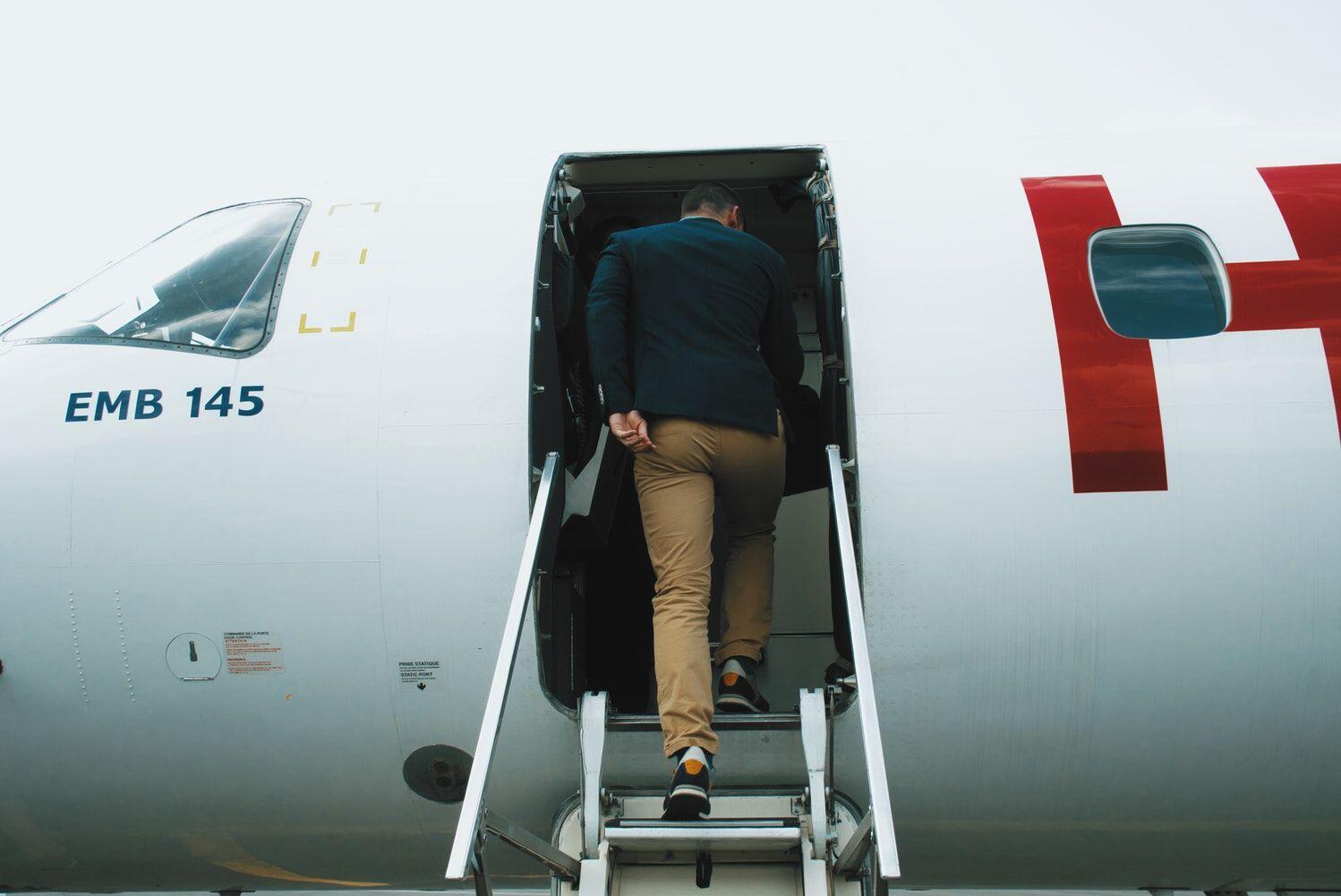 Jangan Takut Naik Pesawat, Yuk Atasi Aviophobia dengan 5 Hal Ini
