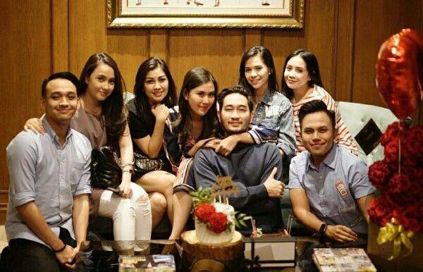9 Potret Kejutan Ulang Tahun Syahnaz Sadiqah, Dirayain di Hotel Mewah